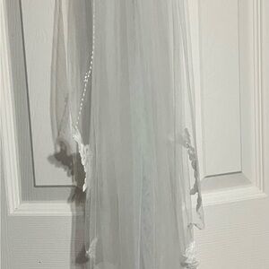 David's Bridal Sheer White Veil with Floral Trim New w tags Make Offer